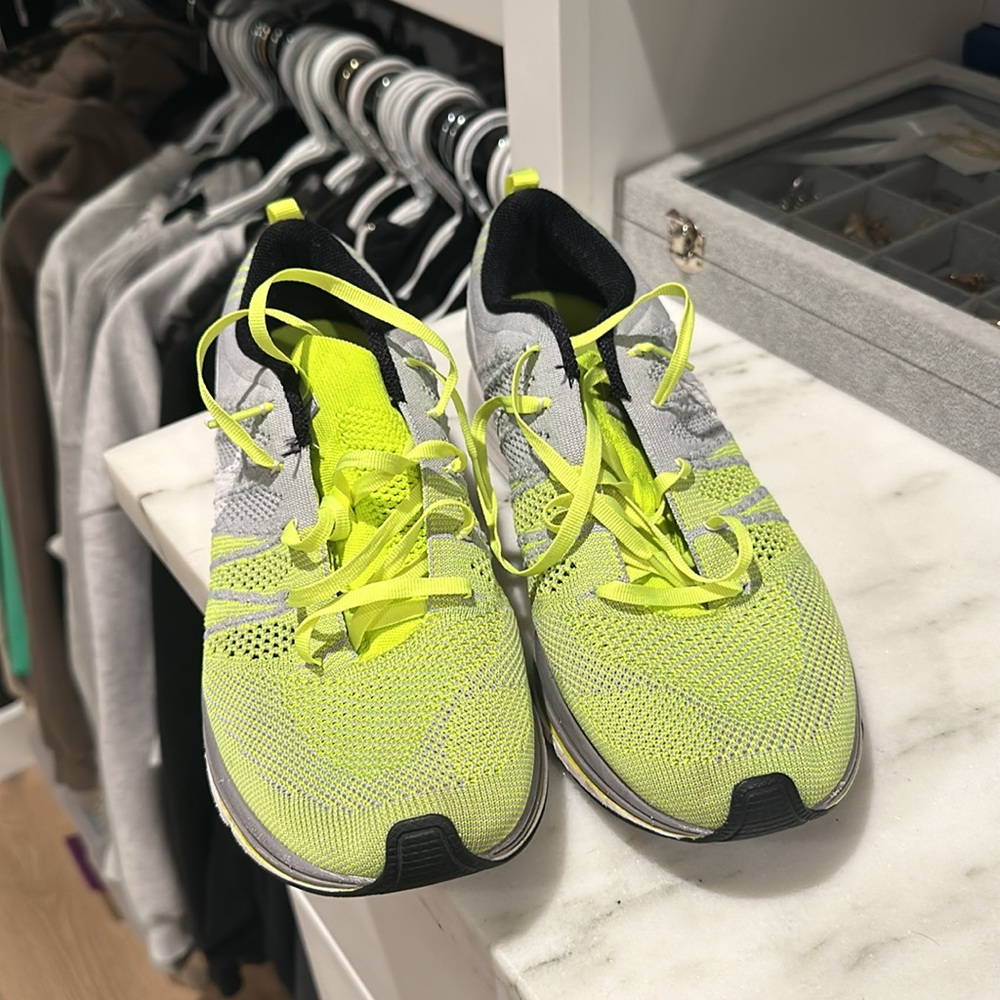 Nike Flyknit Trainers- Neon and grey - Picture 3 of 6